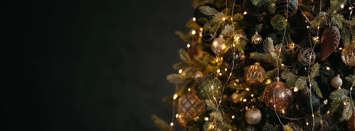 Karácsonyfa díszítés: sorrend, mennyiség és színek