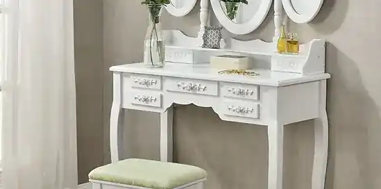 Szerelmünk, a sminkasztalok