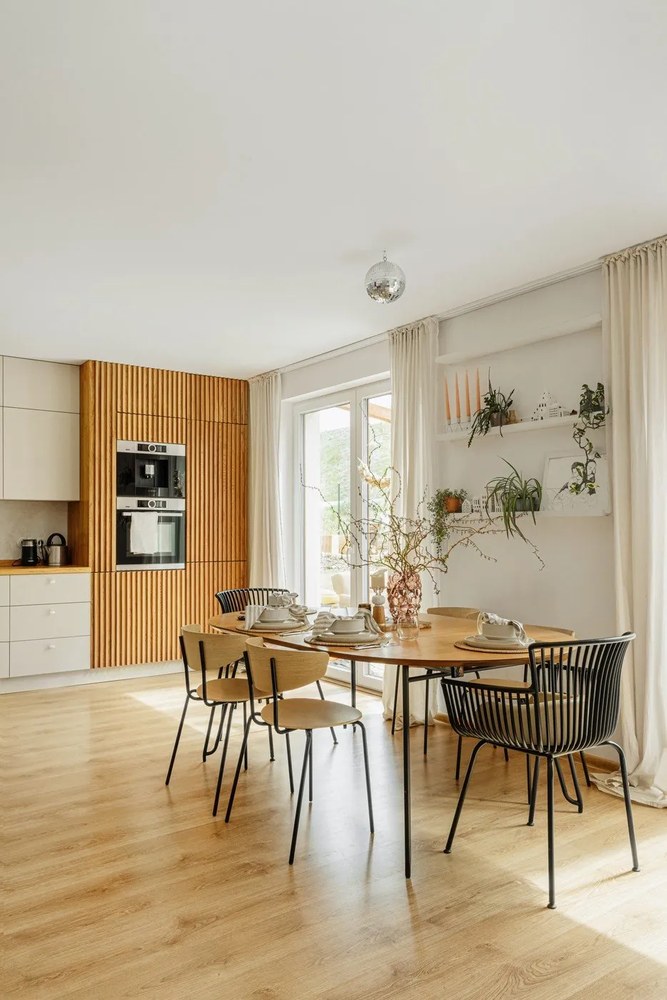 Bővíthető étkezőasztal kőrisfa dekoros asztallappal 90x140 cm Norfort – Kave Home