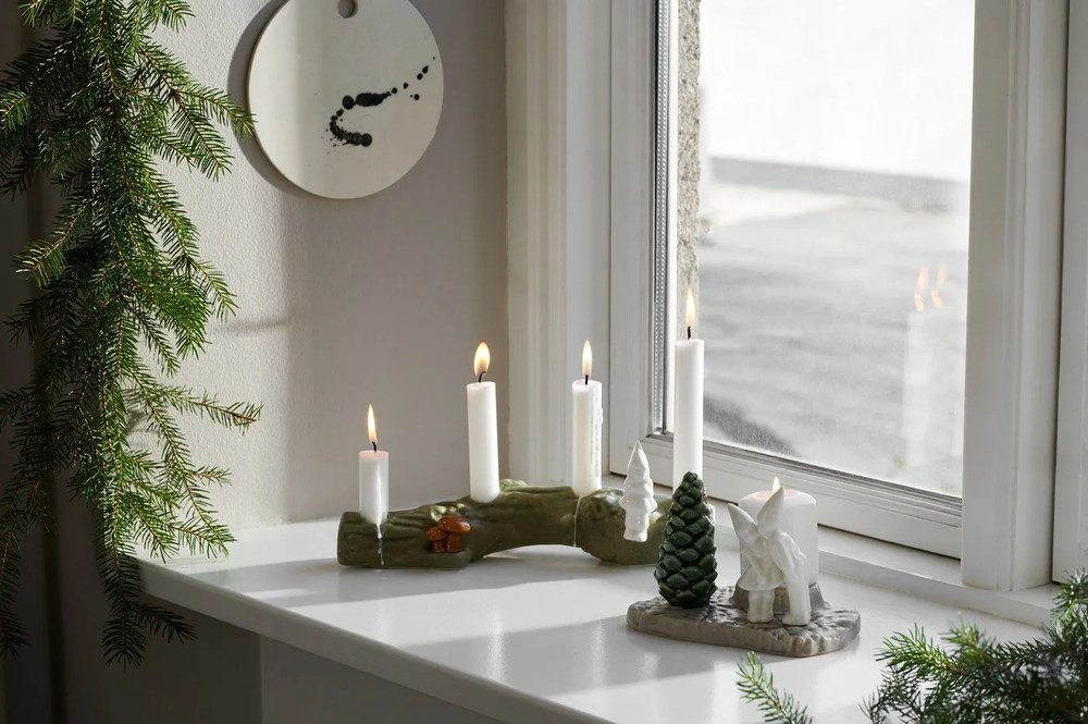 Christmass Kiss karácsonyi agyagkerámia gyertyatartó, hosszúság 17 cm - Kähler Design