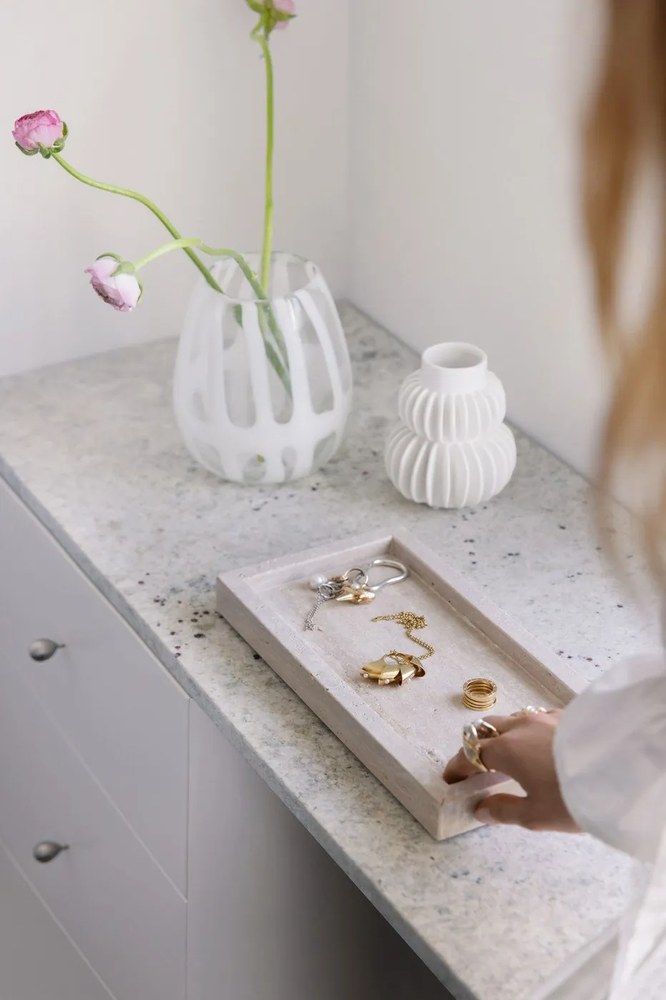 Blossom fehér agyagkerámia váza - Bloomingville