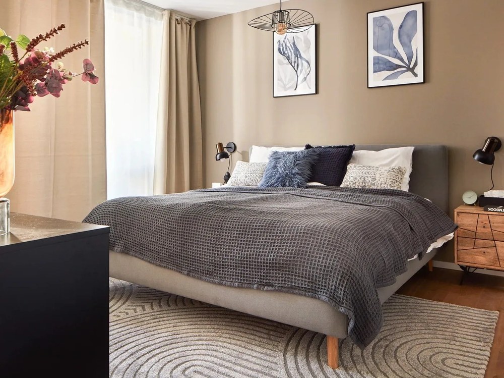 Szürke kárpitozott ágyneműtartós franciaágy ágyráccsal 180x200 cm Mattis – Meise Möbel