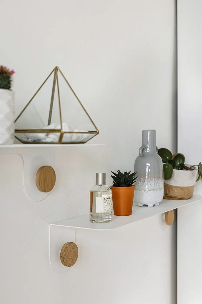 Hook fehér fali polc 2 akasztóval, hosszúság 50 cm - Gazzda