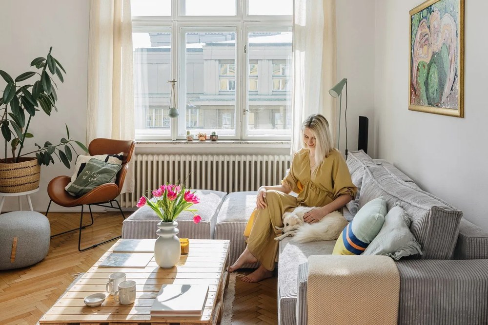 Sasha tárolóasztal fehér részletekkel - WOOOD