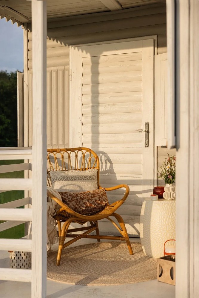 Blossom fehér agyagkerámia váza - Bloomingville