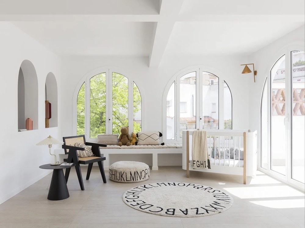 Krémszínű gyerek babzsákfotel ABC – Lorena Canals