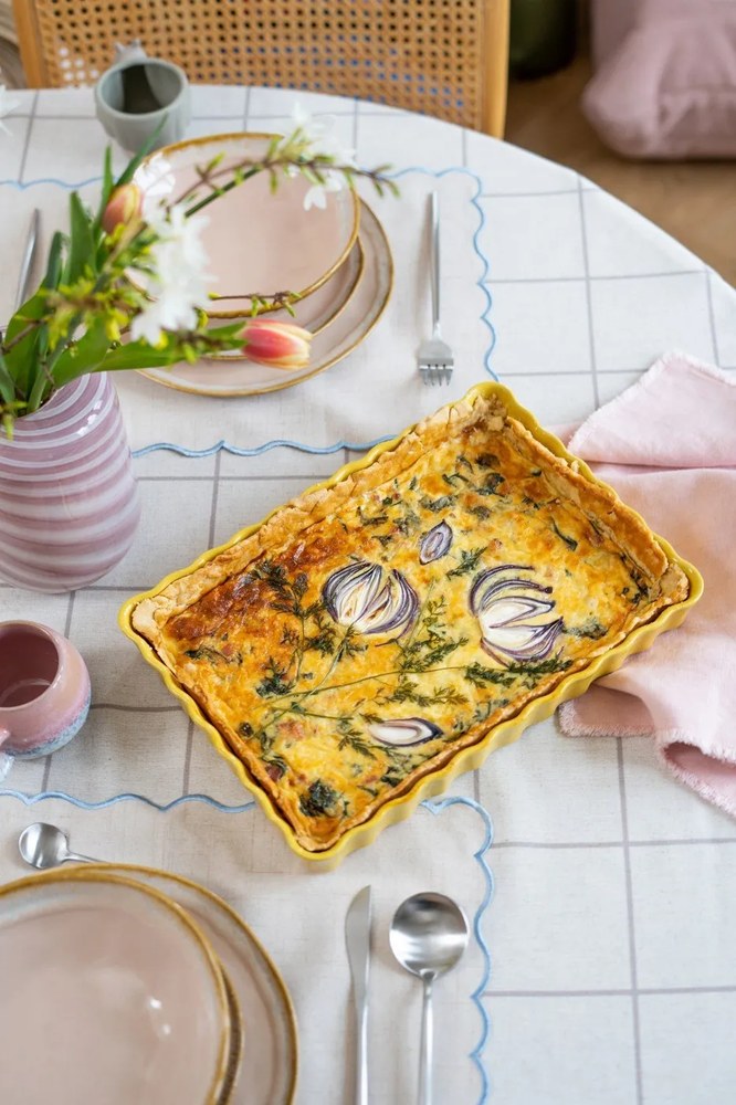 Lenkeverék tányéralátét 30x43 cm Noura – Tiseco Home Studio