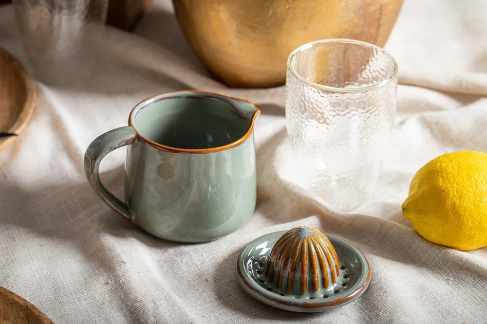 Pixie zöld agyagkerámia kancsó citruspréssel - Bloomingville