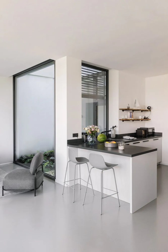 Szürke műanyag bárszék (ülésmagasság 67,5 cm) Whitby – Unique Furniture