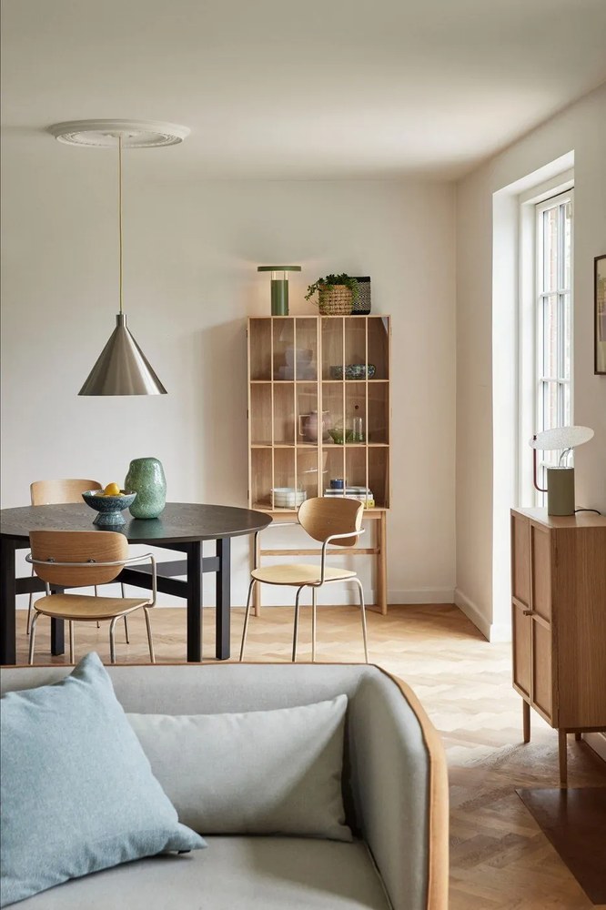 Zöld LED dimmelhető asztali lámpa fém búrával (magasság 28 cm) BringMe – Hübsch