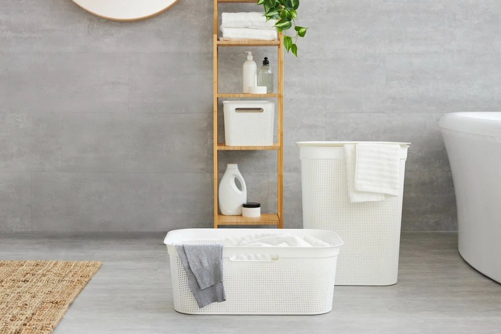 Fehér műanyag szennyeskosár 50 l Brisen - Rotho