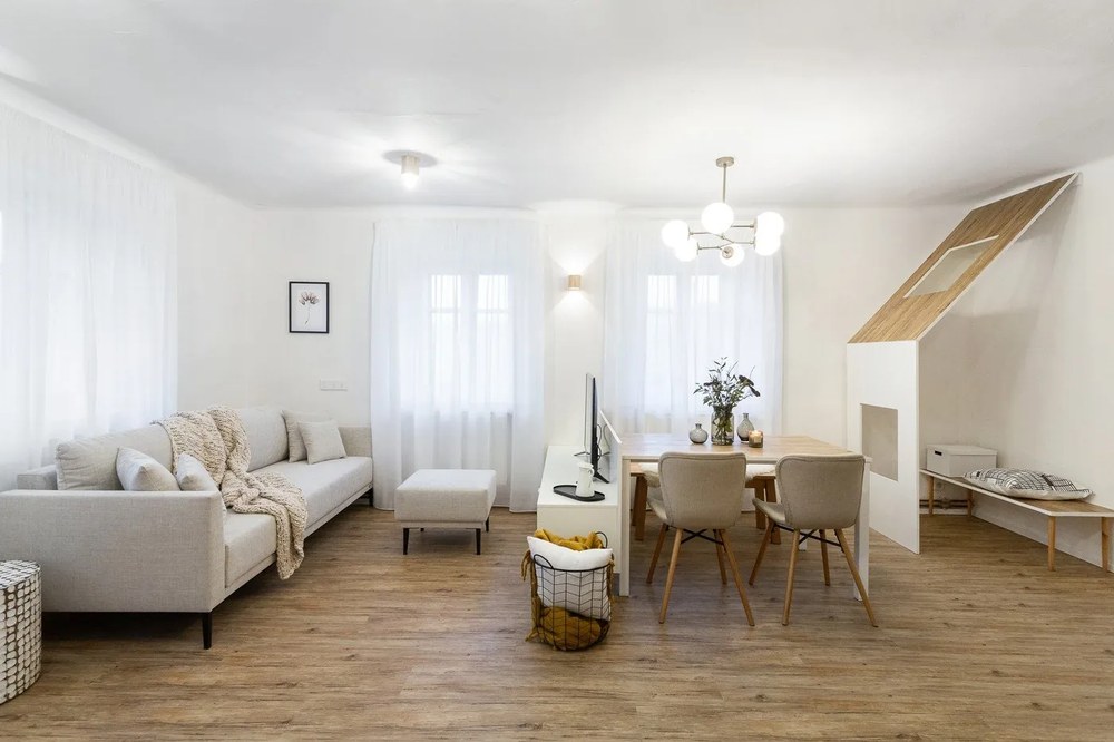 Fehér-sárgaréz színű függőlámpa üveg búrával Damar – Opviq lights