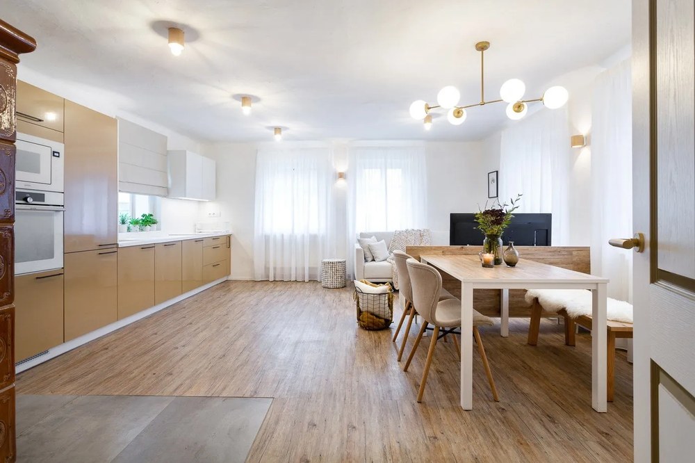 Fehér-sárgaréz színű függőlámpa üveg búrával Damar – Opviq lights