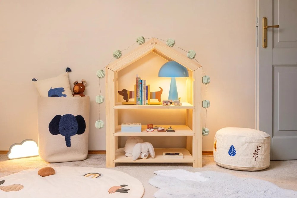 Világoskék mosható kézi szövésű pamut gyerek szőnyeg 110x170 cm Puffy Dream – Lorena Canals