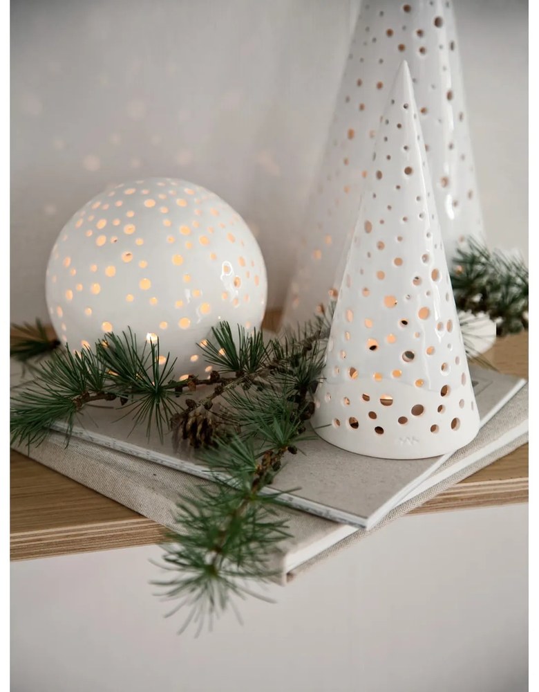 Nobili fehér csontporcelán karácsonyi gyertyatartó, magasság 19 cm - Kähler Design