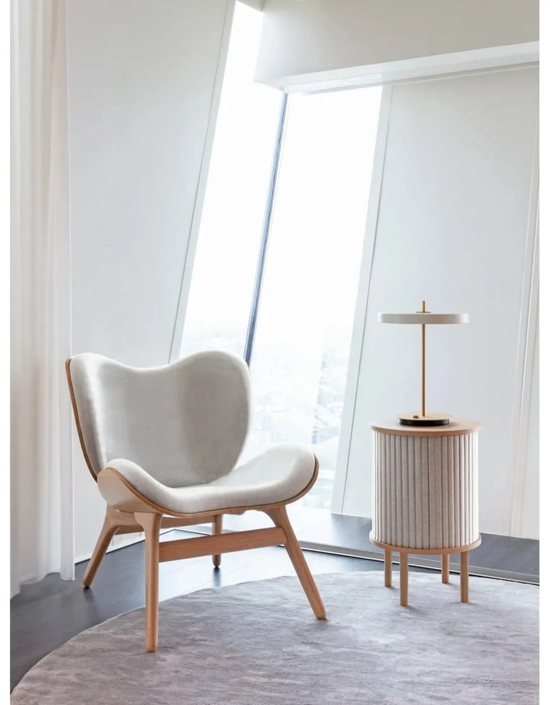 Bézs fotel A Conversation Piece – UMAGE