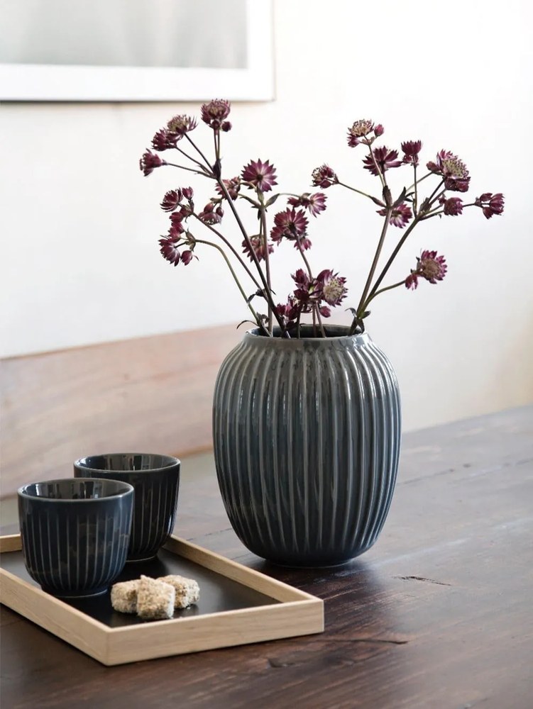 Hammershoi antracitszürke agyagkerámia váza, magasság 20 cm - Kähler Design
