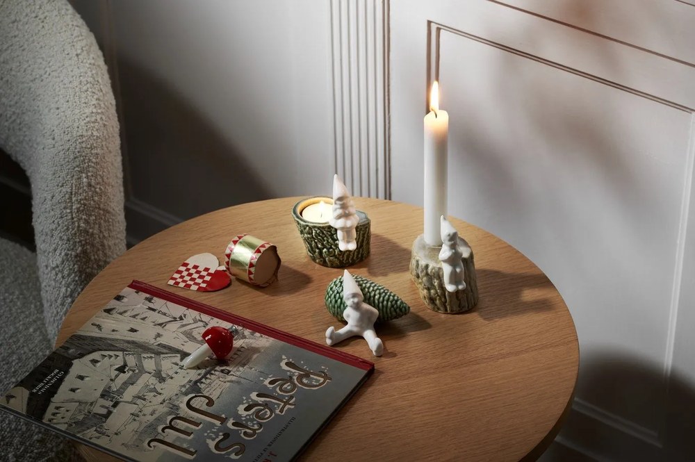 Karácsonyi gyertyatartó porcelánból és agyagkerámiából, hosszúság 9 cm - Kähler Design