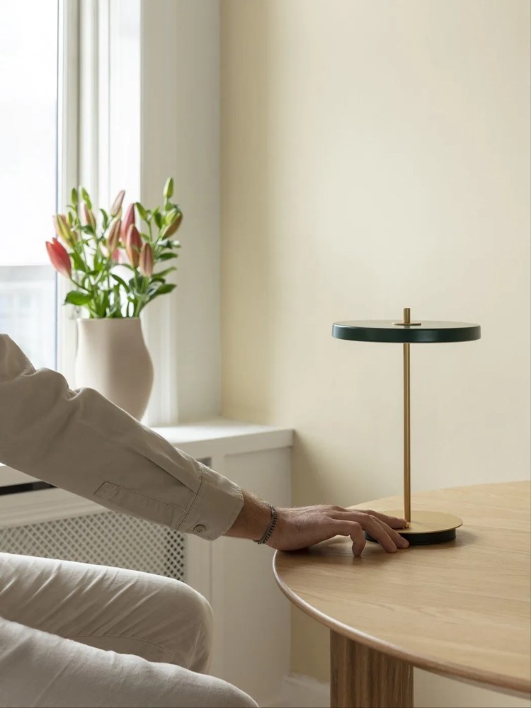 Tölgyfa kerek étkezőasztal ø 120 cm Comfort Circle – UMAGE