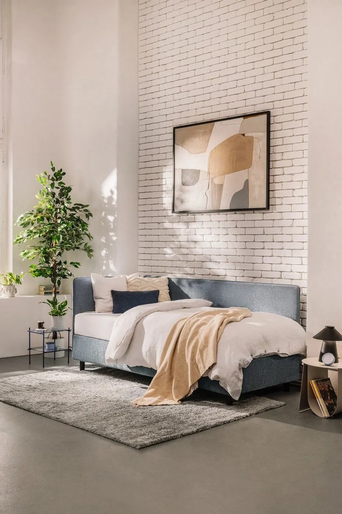 Kék kárpitozott ágyneműtartós egyszemélyes ágy matraccal 120x200 cm Avela – Bonami Selection