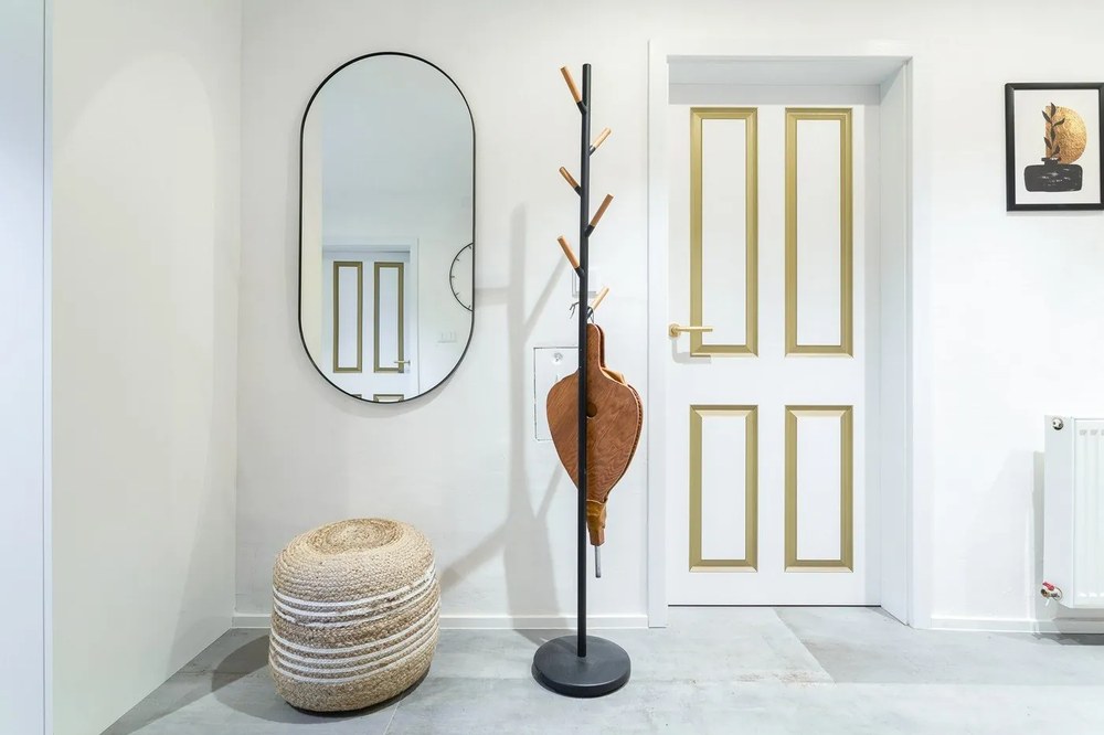 Plain Pole Hanger fekete állófogas bükkfa részletekkel - YAMAZAKI