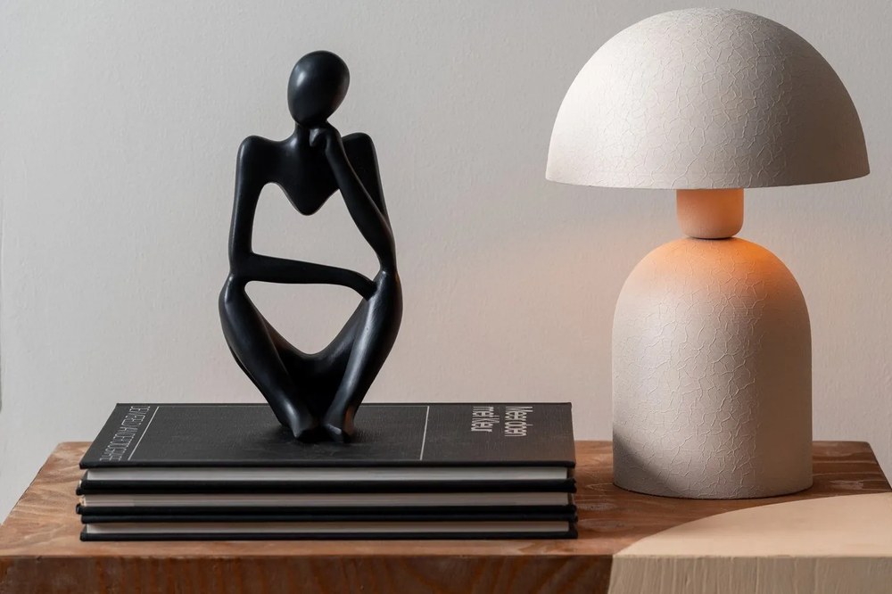 Poligyanta szobor Wondering – PT LIVING