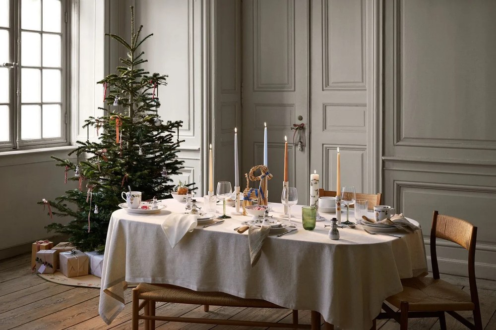 Porcelán karácsonyi figura (magasság 9 cm) Hammershøi Snowwife – Kähler Design