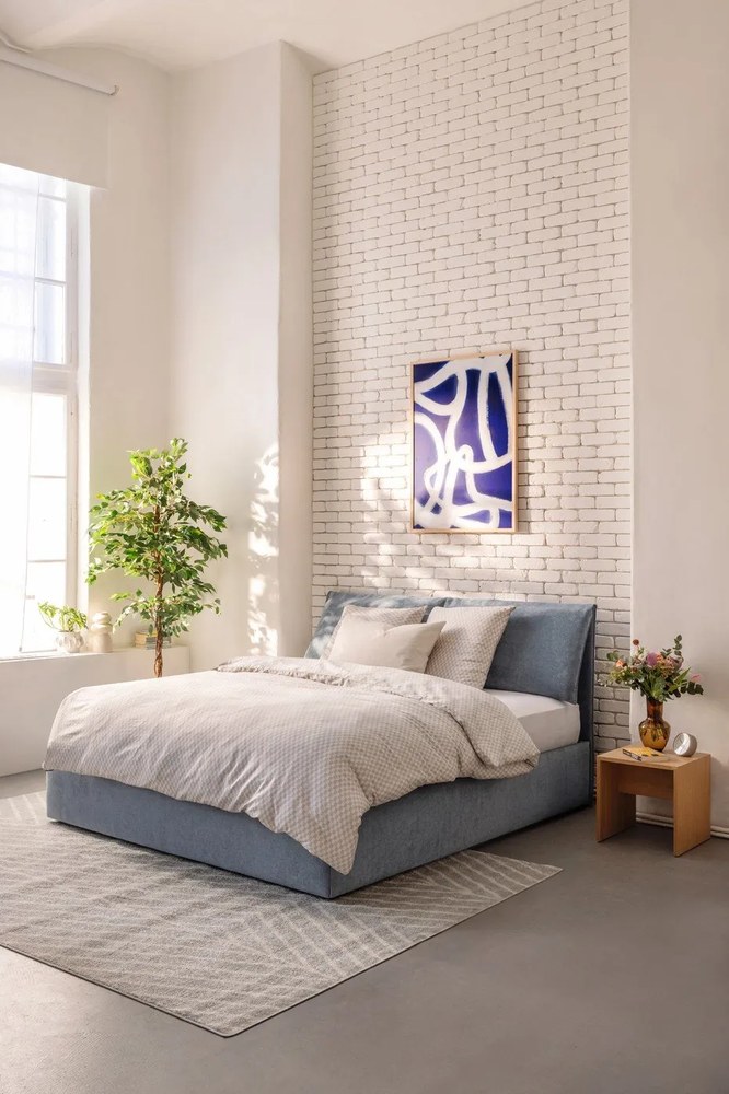 Kék kárpitozott ágyneműtartós franciaágy ágyráccsal 180x200 cm Thessa Pillow – Bonami Selection