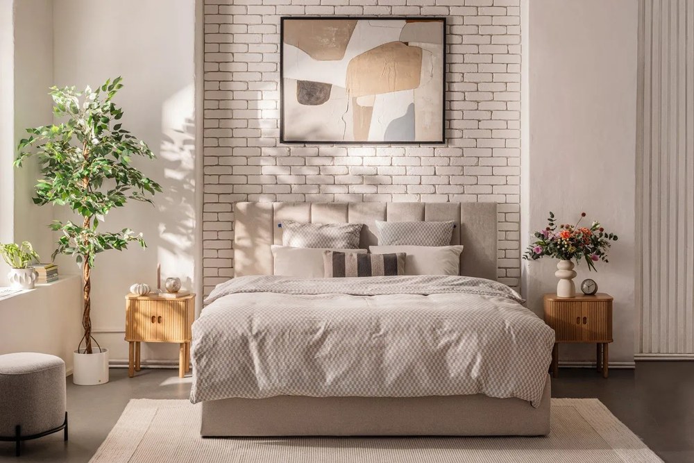 Natúr színű éjjeliszekrény tölgyfa dekorral Langley – Actona