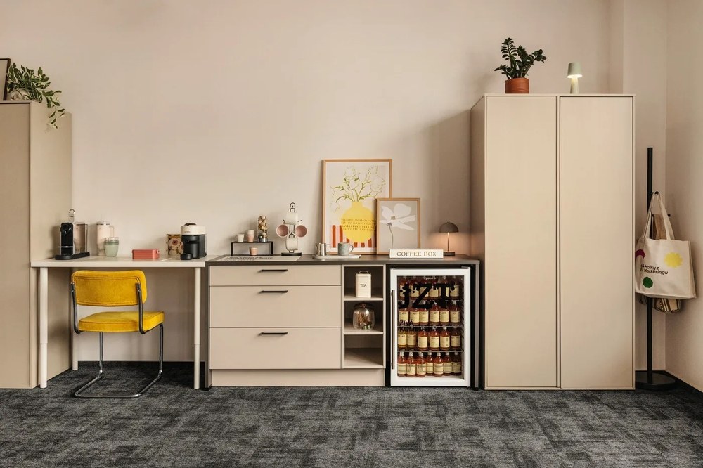 Kép 52x72 cm Yellow Vase – Malerifabrikken