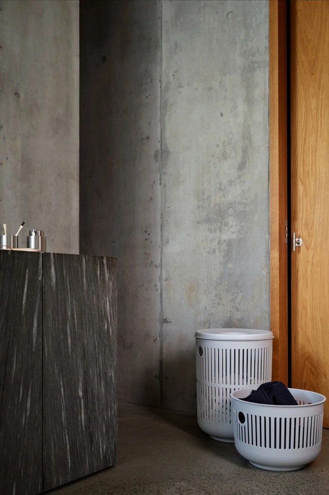 Világosszürke műanyag szennyeskosár 35 l Ume – Zone