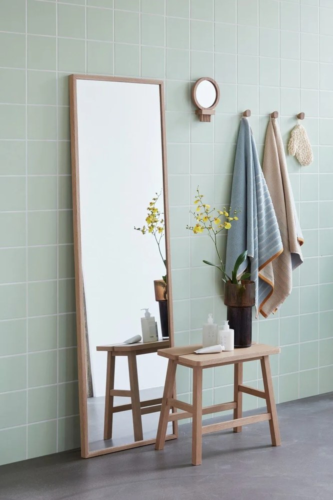 Álló tükör tömörfa kerettel 52x167 cm Glimpse – Hübsch