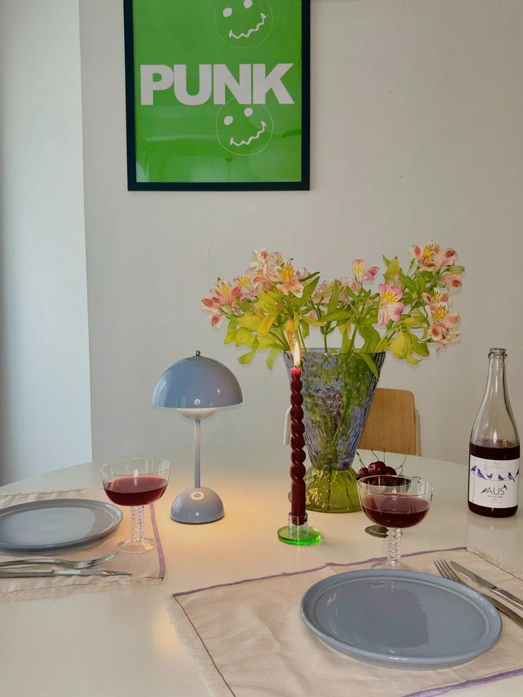 Kézzel készített üveg váza Abyss – Hübsch