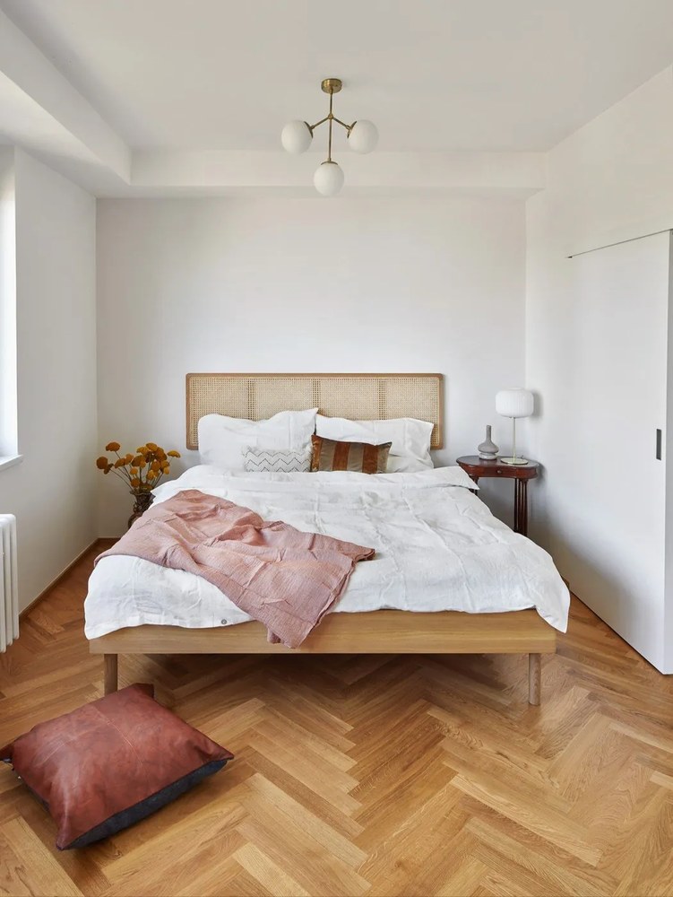 Sober fehér színű sárgaréz asztali lámpa - Markslöjd