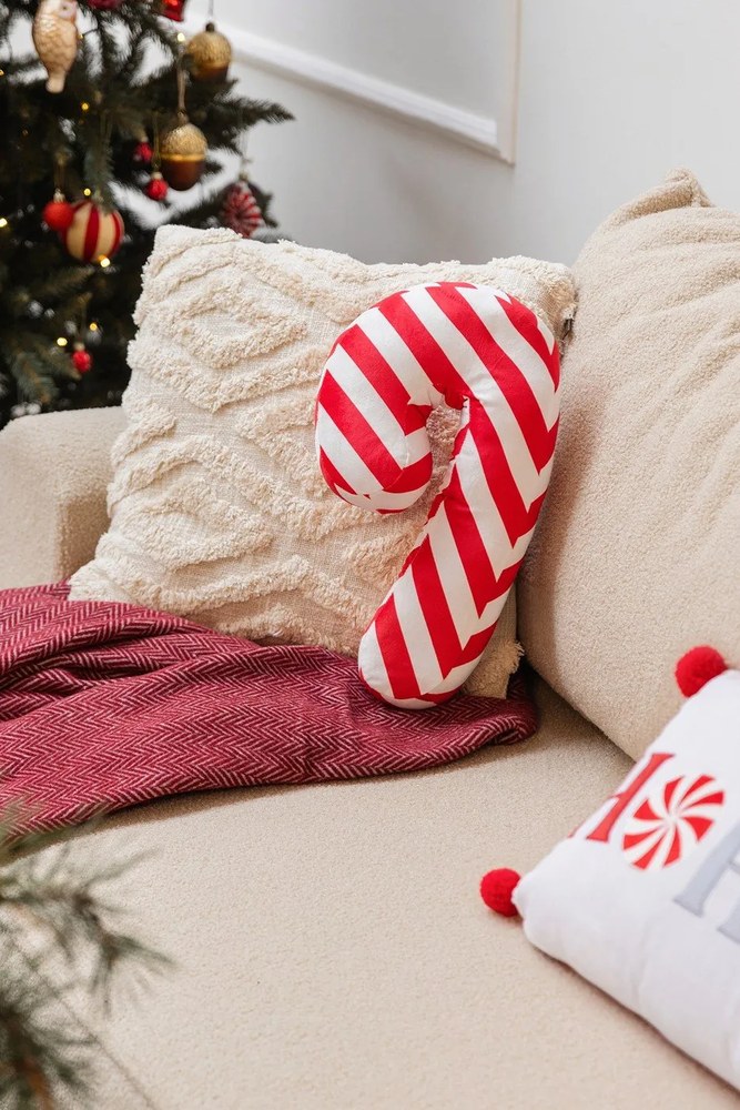 Karácsonyi mintás díszpárna 50x30 cm Candy Cane – Catherine Lansfield