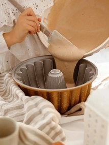 Lotus aranyszínű öntött alumínium sütőforma - Bonami Selection