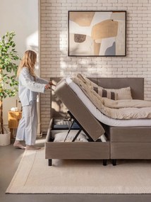 Natúr színű éjjeliszekrény tölgyfa dekorral Langley – Actona