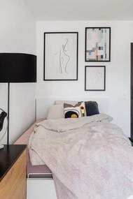 Fekete-natúr színű alacsony komód tölgyfa dekorral 120x82 cm Seaford – Actona