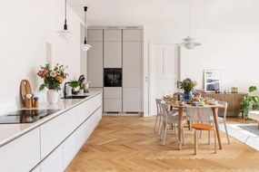 Hammershoi tölgyfa fűszerőrlő, sötétkék porcelán részletekkel, magasság 17,5 cm - Kähler Design