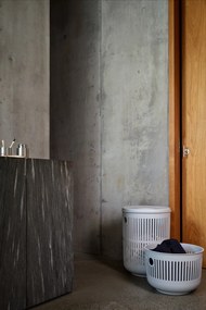 Világosszürke műanyag szennyeskosár 35 l Ume – Zone