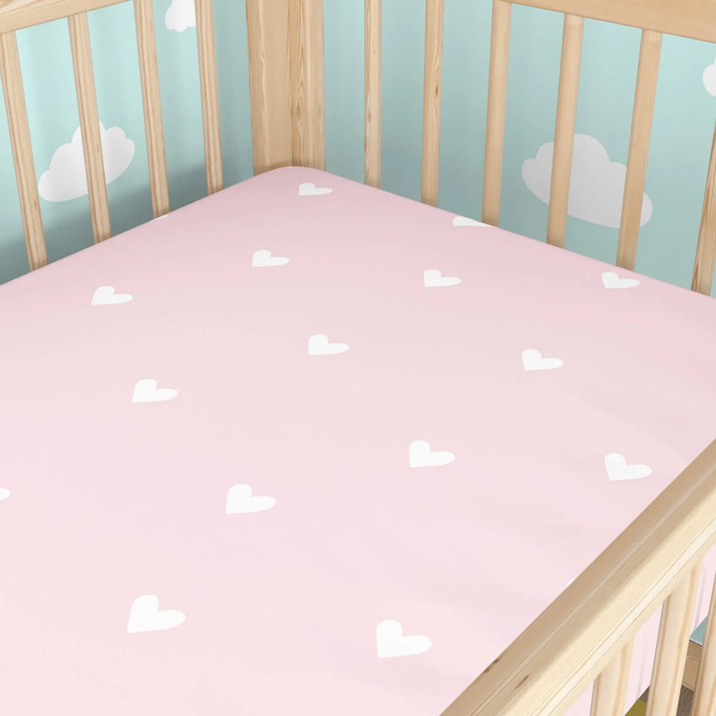 Goldea gyermek gumis pamut lepedő kiságyba - szívecskék, púderrózsaszín alapon 70 x 140 cm