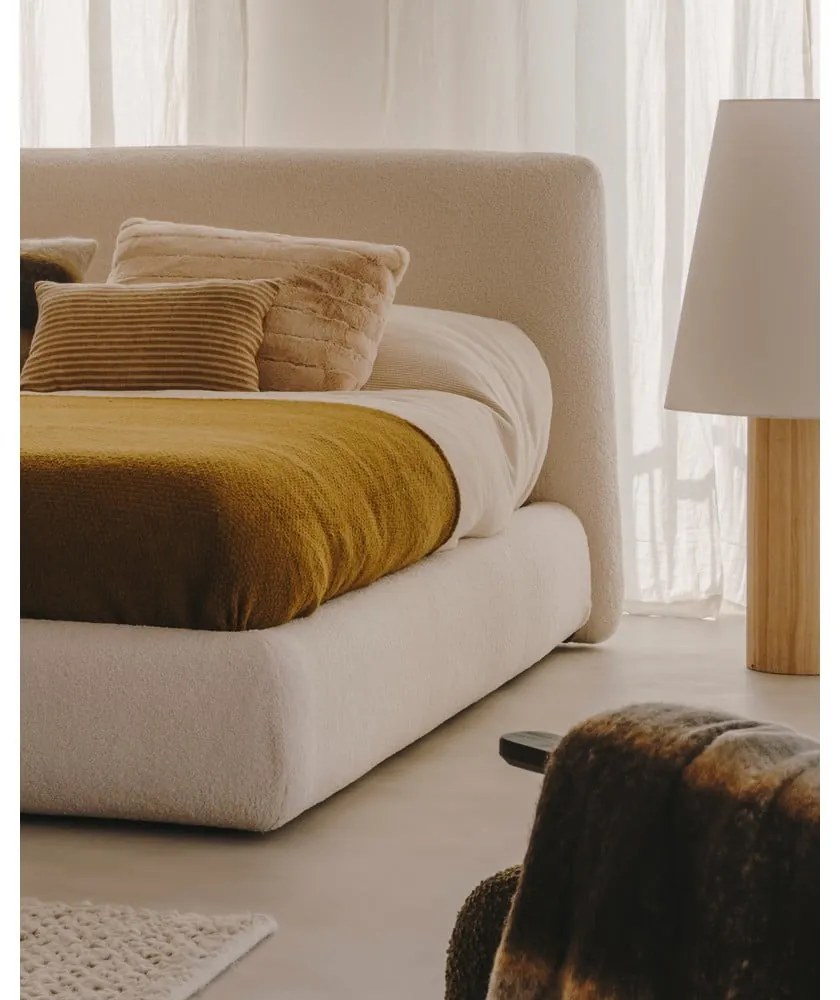 Bézs kárpitozott egyszemélyes ágy 90x200 cm Martina – Kave Home