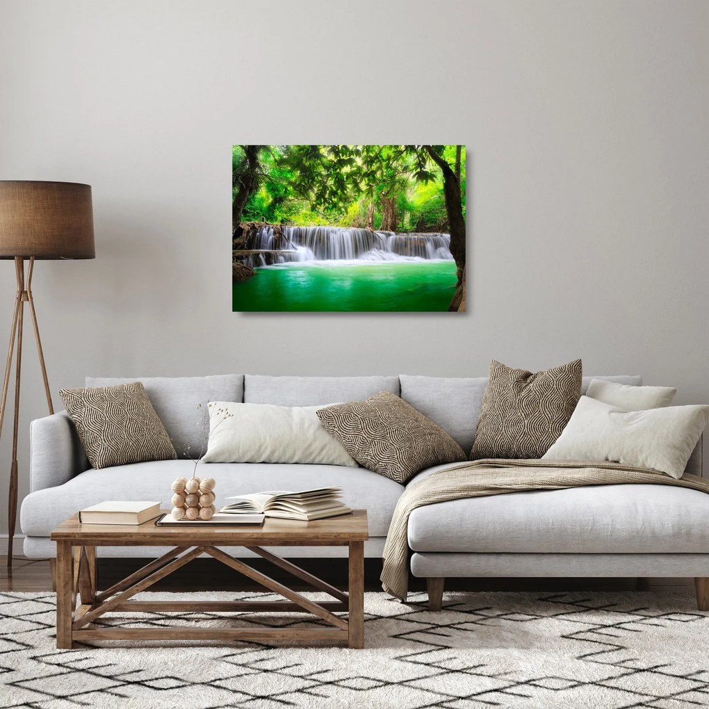 Kép egy vízesésről Kanchanaburiban, Thaiföldön (üvegen) (70x50 cm)