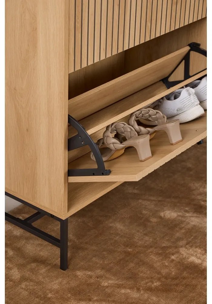 Natúr színű billenő ajtós cipőtartó tölgyfa dekorral 99x140x35 cm Albany – Actona