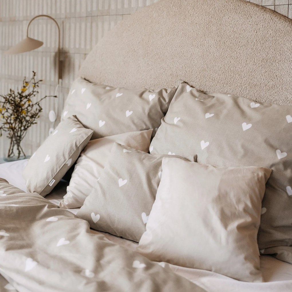 Goldea pamut ágyneműhuzat - szívecskék, latte színű alapon 140 x 220 és 70 x 90 cm