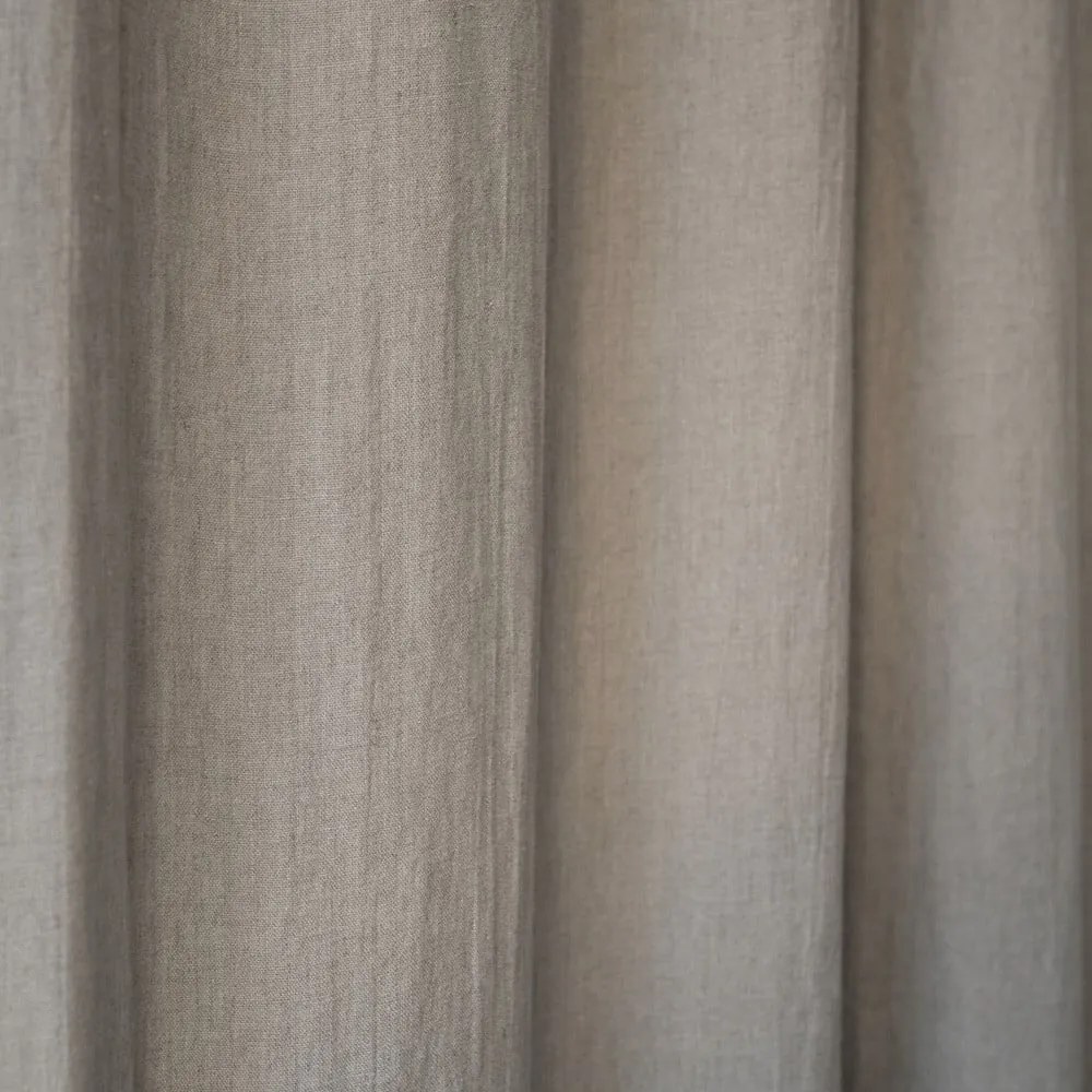 Night Time bézs középen elhúzható vászonfüggöny, 275 x 140 cm - Linen Tales