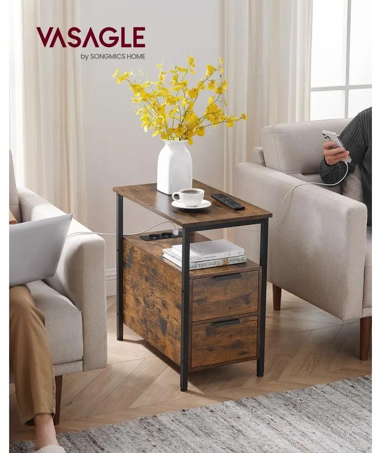 VASAGLE Oldalasztal, éjjeliszekrény beépített elosztóval barna és fekete színben