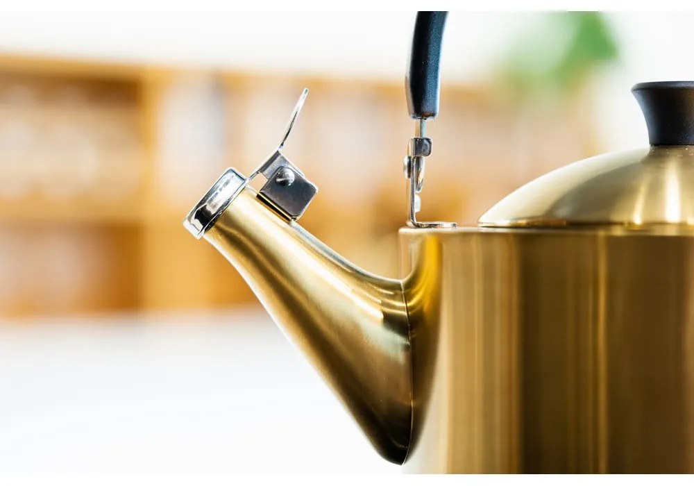 Aranyszínű rozsdamentes acél vízforraló kanna 1,5 l Diamante – Vialli Design