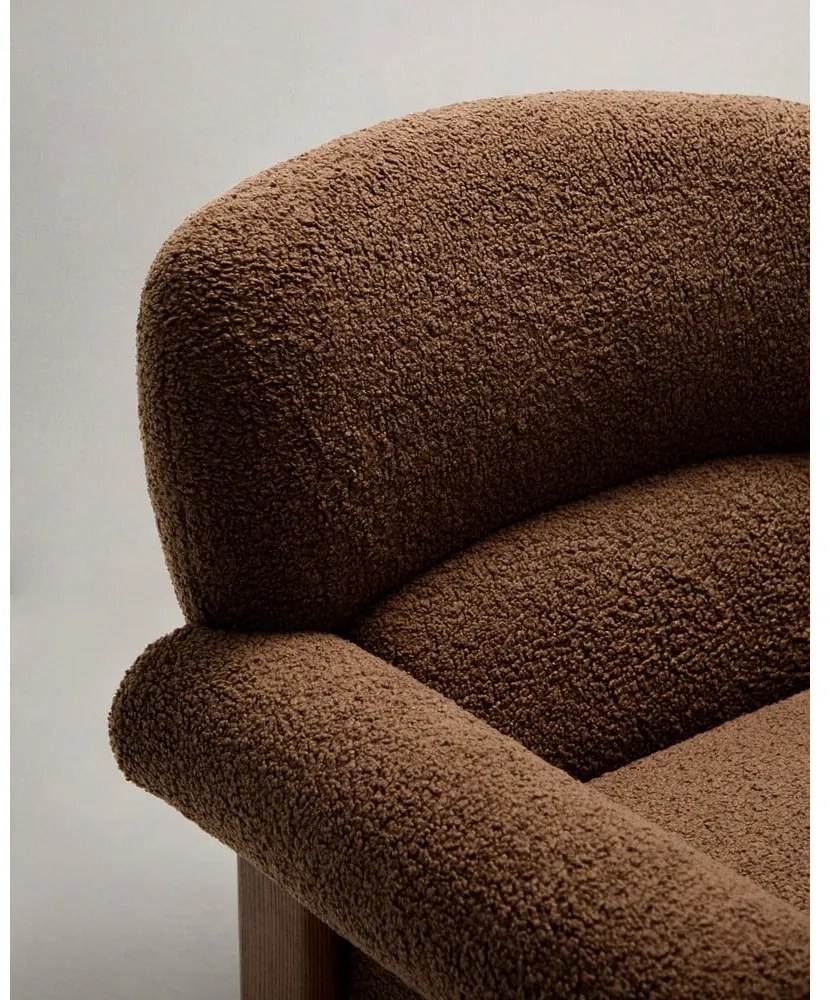 Barna buklé fotel Nema – Kave Home