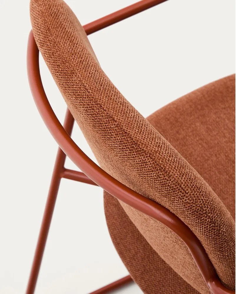 Terrakotta színű fém karfás étkezőszék Meli – Kave Home